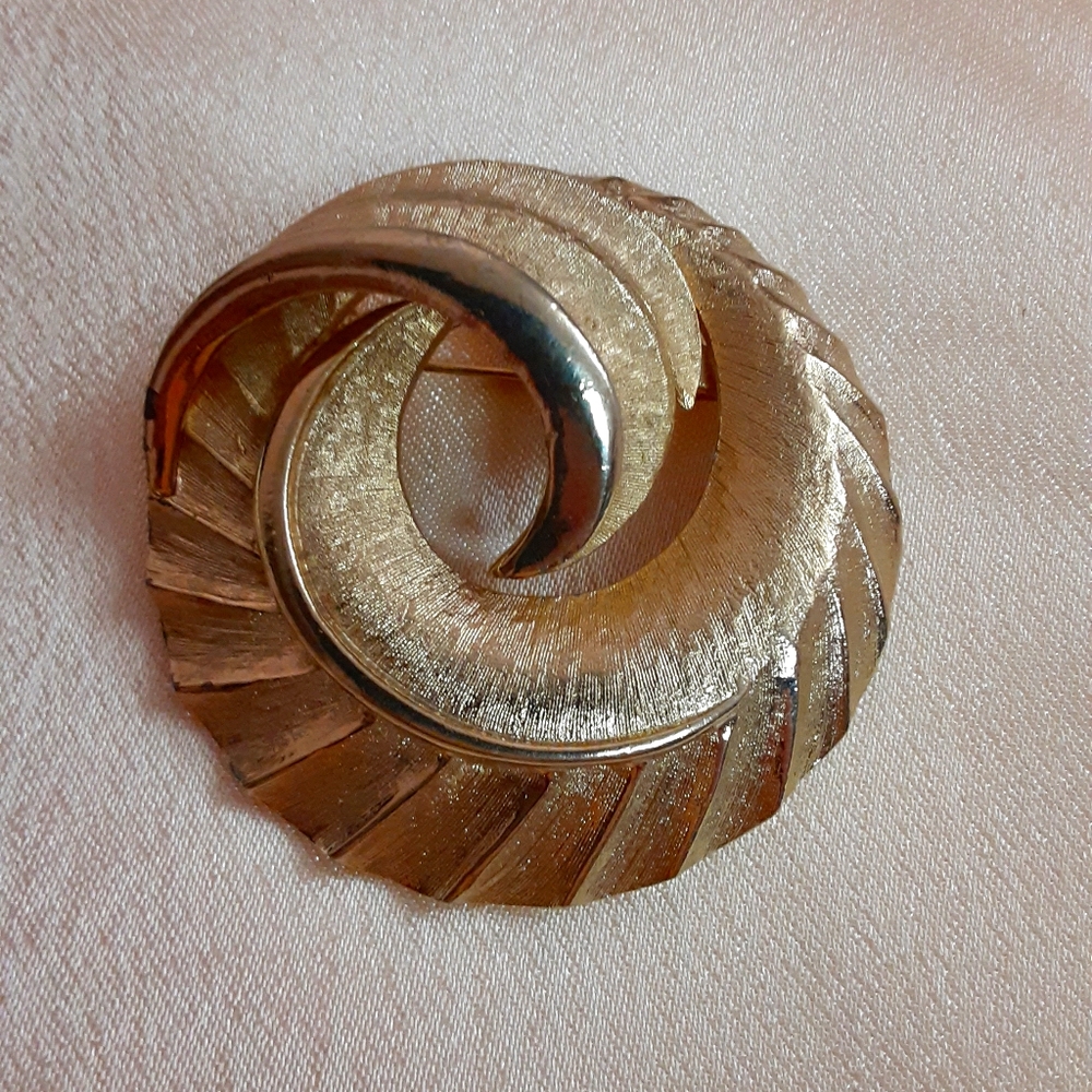 Vintage swirl Coro brooch